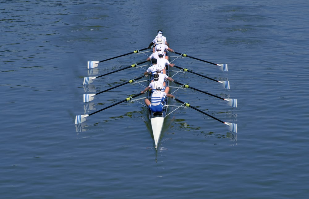 TEAM-rowing-teamwork